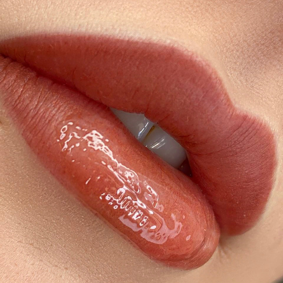 LIPS TATTOOING/PMU